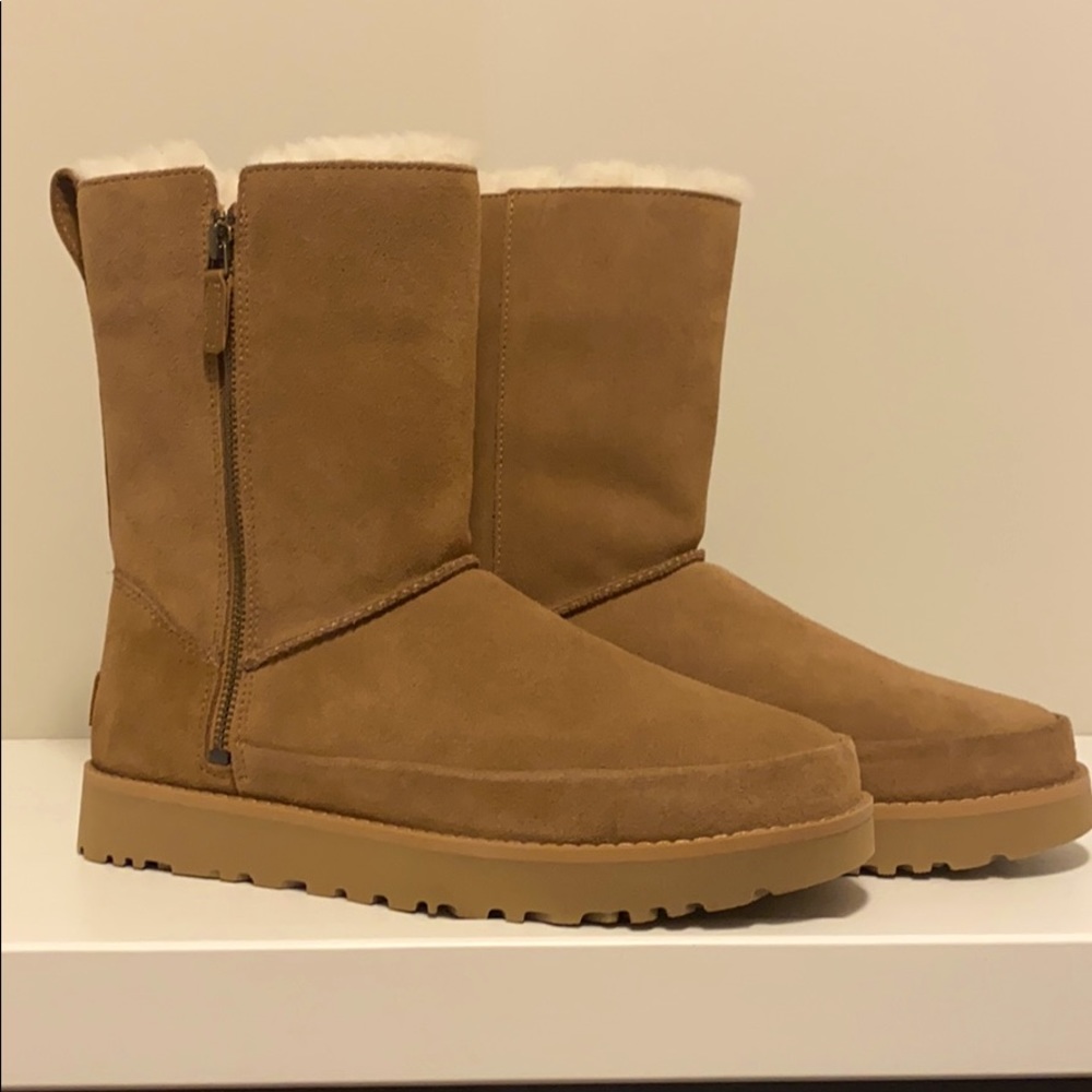 Ugg Classic Zip Short-NEW